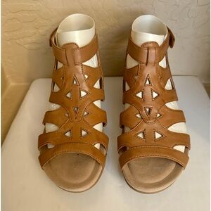 Earth Sandals Size 6